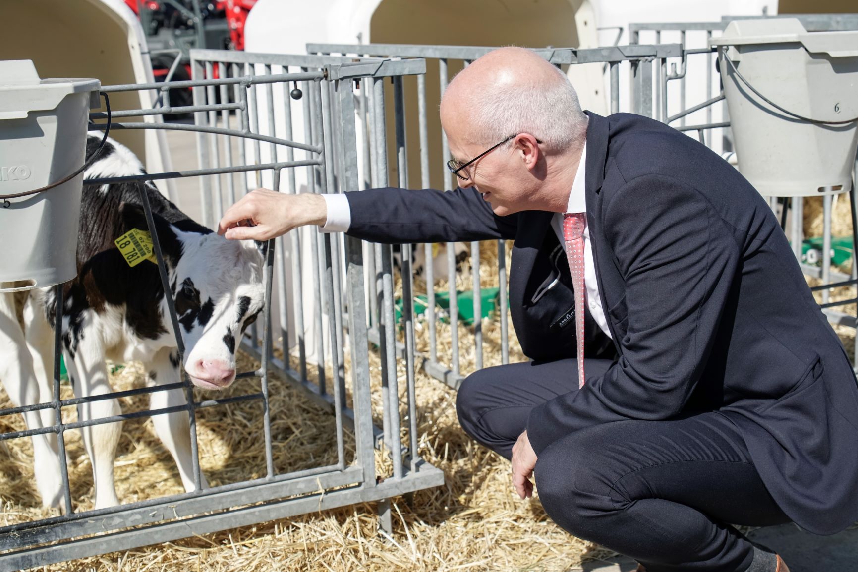 Bürgermeister Tschentscher ist beindruckt vom Milchhof Steffens